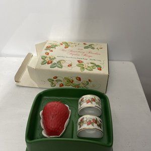 Avon Two Strawberry Porcelain Napkin Rings Vintage